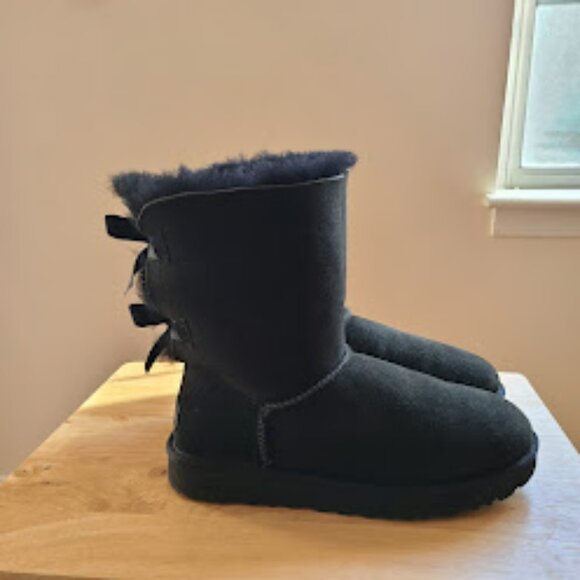 Ugg Bailey Bow II Boot size 10 - Picture 1 of 7